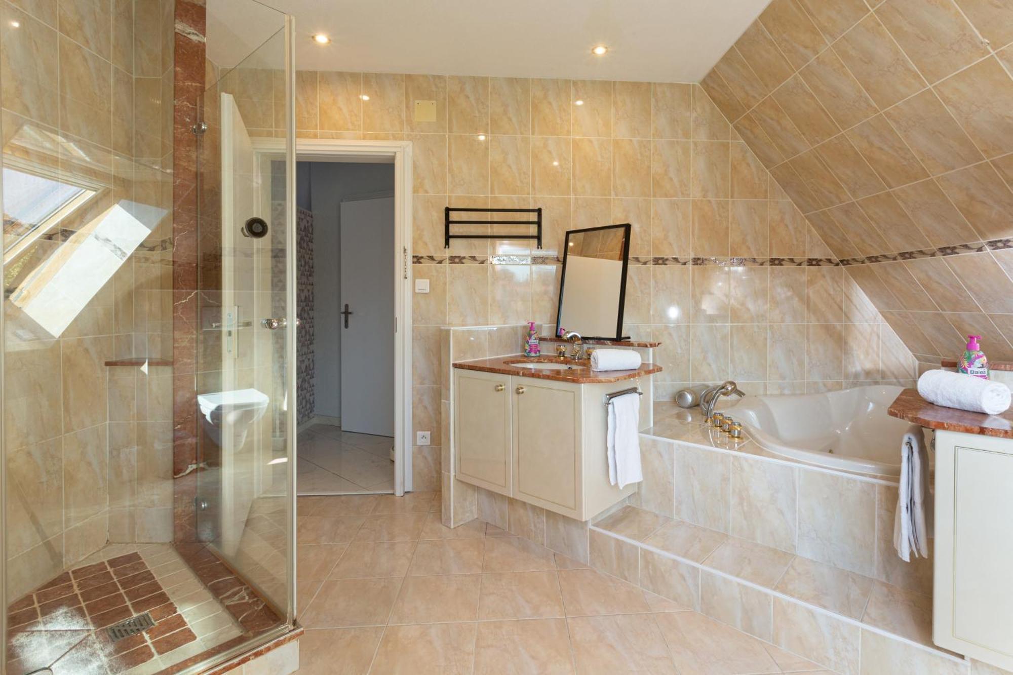 Gites Spa Strasbourg - Villa Ours - Spa Prive, Sauna, Borne D'Arcade, Babyfoot Ittenheim Экстерьер фото