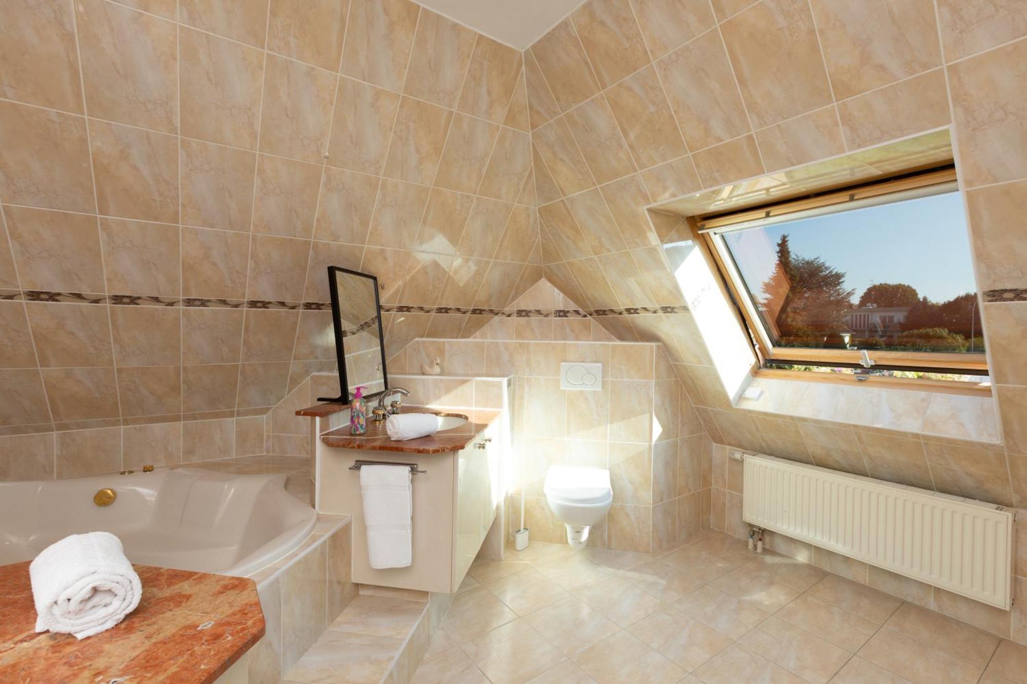 Gites Spa Strasbourg - Villa Ours - Spa Prive, Sauna, Borne D'Arcade, Babyfoot Ittenheim Экстерьер фото